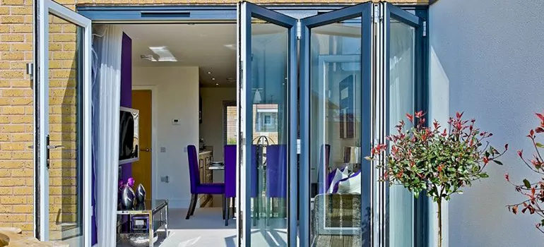 Commercial Door Glass Repair in Pinewood, FL