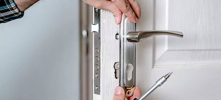 Front Door Knob Repair in Pinewood, FL